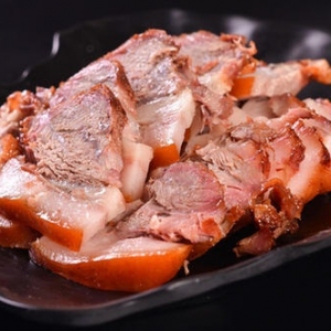 喝酒的最高境界：一塊豬頭肉、兩個(gè)咸鴨蛋 不緊不慢地喝上一整晚 ... ...